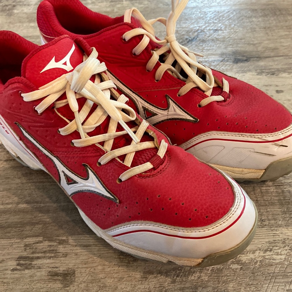 Mizuno Blaze molded cleats